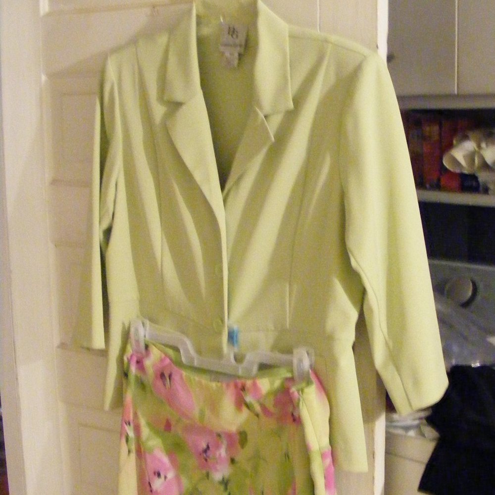2-piece 16W Barbara Garfield Green Jacket Coat & Floral Midi Skirt